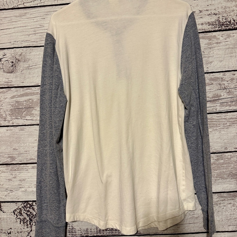 Hollister Men’s Henley Shirt Medium Gray White Long Sleeve Pocket Tee - Picture 4 of 4